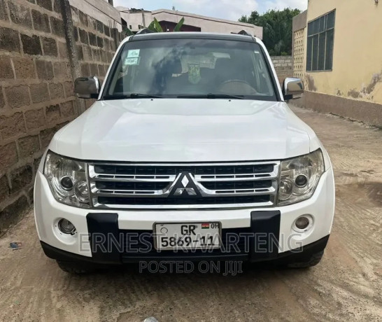 mitsubishi-pajero-2010-white-big-0