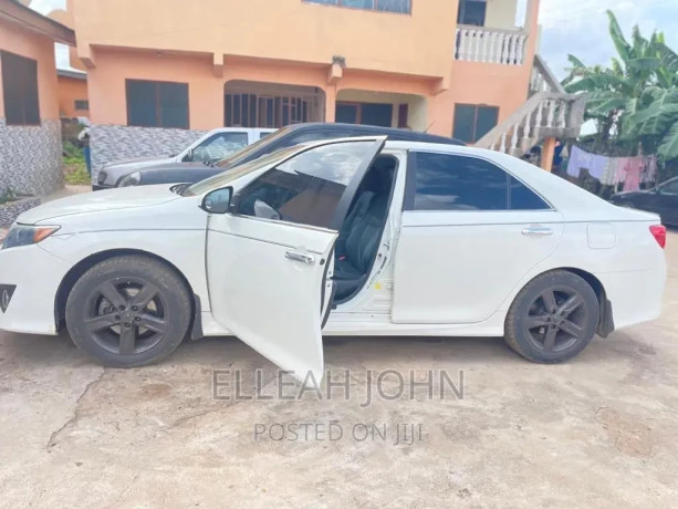 toyota-camry-2013-white-big-2