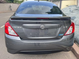 Nissan Versa 1.6 SV 2016 Gray