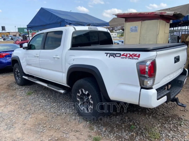 toyota-tacoma-2020-white-big-4