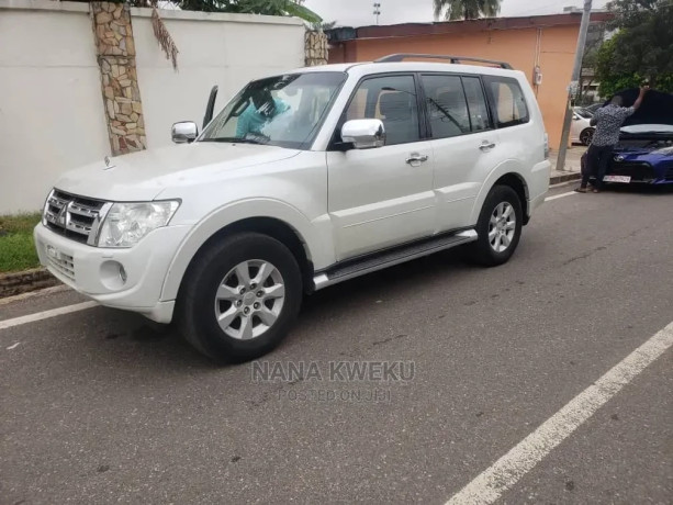 mitsubishi-pajero-v80-30-vr-i-2014-white-big-3