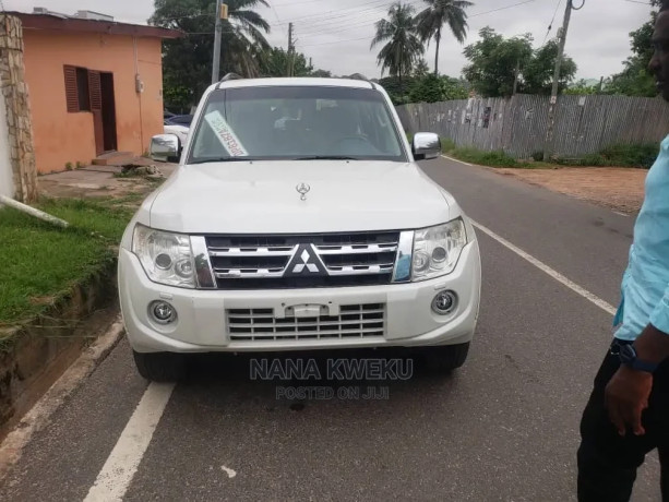 mitsubishi-pajero-v80-30-vr-i-2014-white-big-1