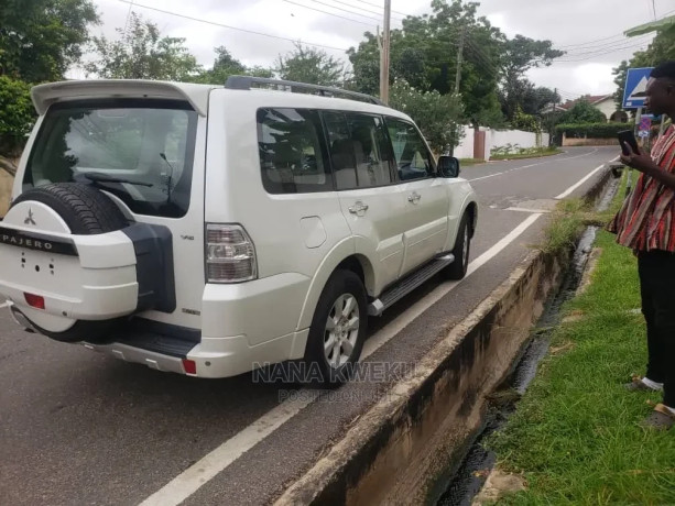 mitsubishi-pajero-v80-30-vr-i-2014-white-big-2