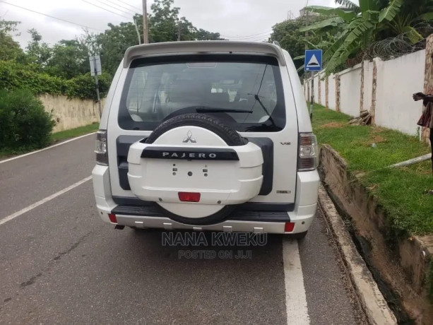 mitsubishi-pajero-v80-30-vr-i-2014-white-big-0