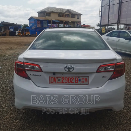 toyota-camry-2014-white-big-1