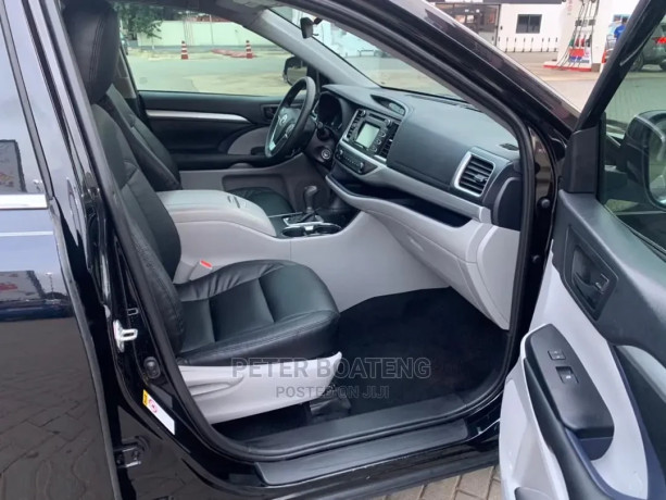 toyota-highlander-le-plus-2019-black-big-4