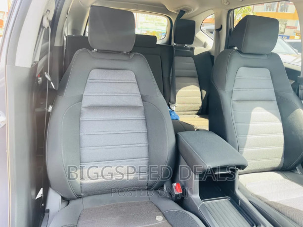 honda-cr-v-lx-2021-gray-big-4