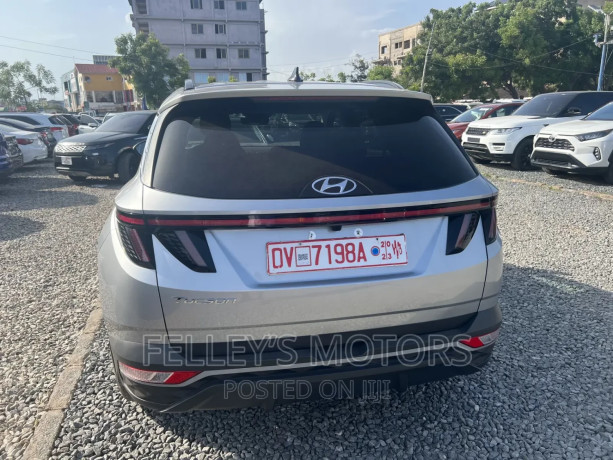 hyundai-tucson-2023-silver-big-0