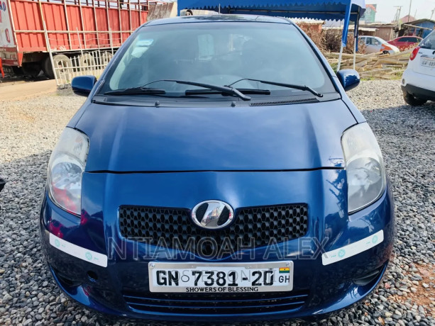 toyota-vitz-2010-blue-big-0