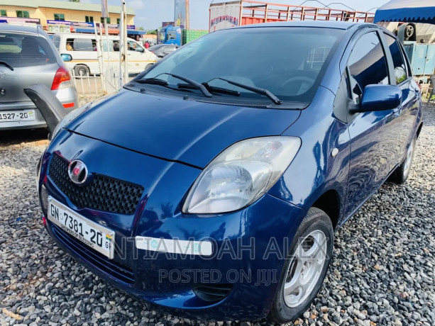 toyota-vitz-2010-blue-big-1