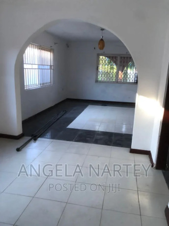 4bdrm-house-in-sakumono-estates-tema-metropolitan-for-rent-big-3