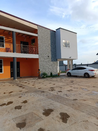 4bdrm-house-in-hfc-estate-tema-metropolitan-for-rent-big-1