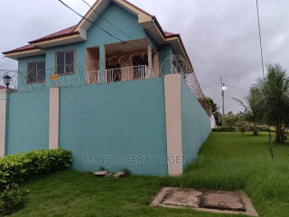 4bdrm House in Hfc Estate Phase 1, Tema Metropolitan for rent