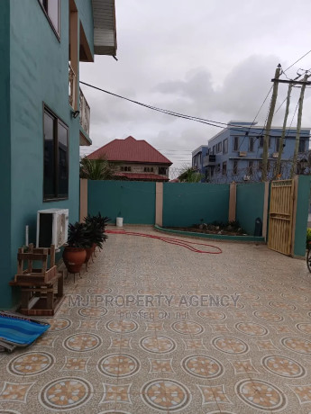 4bdrm-house-in-hfc-estate-phase-1-tema-metropolitan-for-rent-big-2