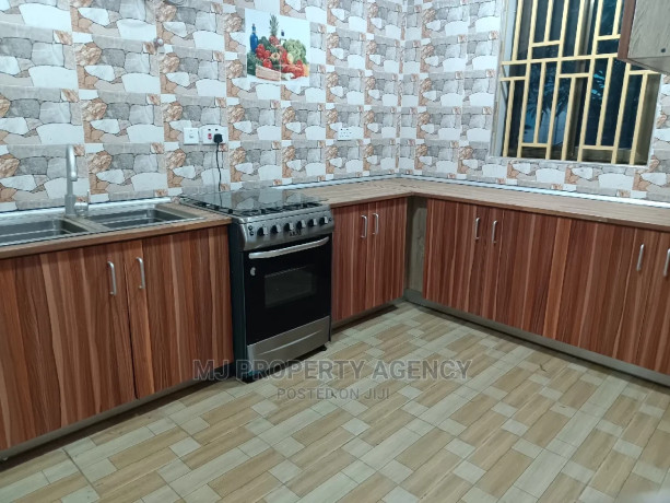 4bdrm-house-in-hfc-estate-phase-1-tema-metropolitan-for-rent-big-1