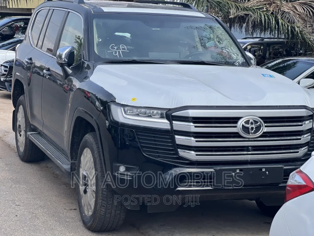 new-toyota-land-cruiser-2023-black-big-0