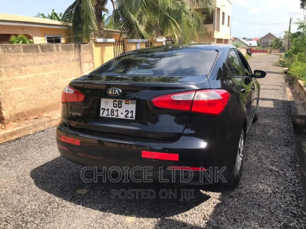 kia-forte-ex-sedan-2015-black-big-4