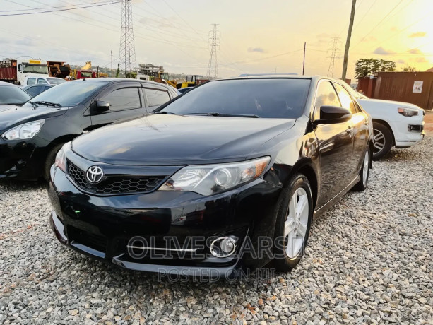 toyota-camry-2014-black-big-0