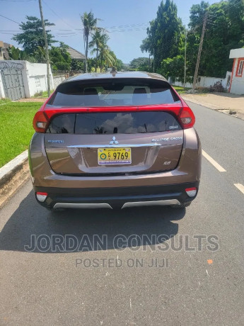 mitsubishi-eclipse-2019-brown-big-2