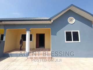 2bdrm House in Community 25, Tema Metropolitan for rent