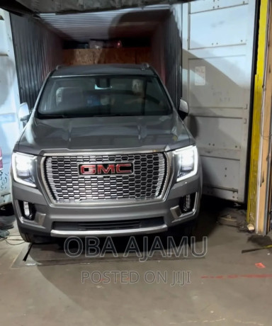 new-gmc-yukon-2023-gray-big-0