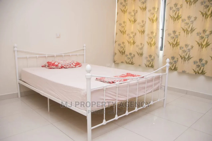 furnished-4bdrm-house-in-community-25-tema-metropolitan-for-rent-big-2