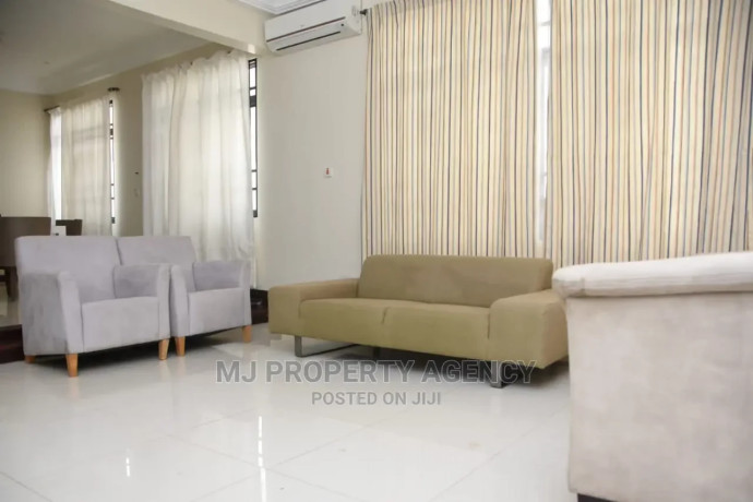 furnished-4bdrm-house-in-community-25-tema-metropolitan-for-rent-big-1