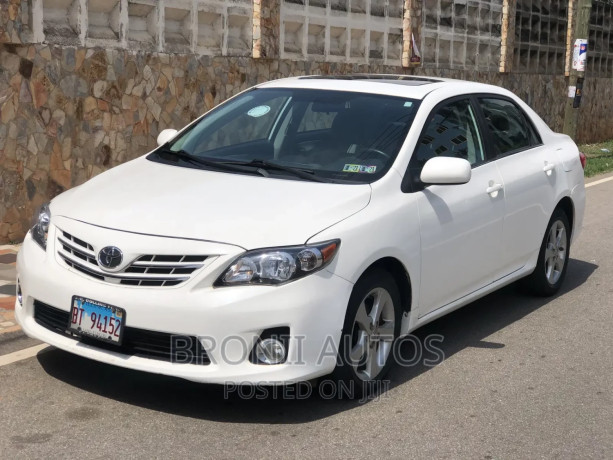 toyota-corolla-2013-white-big-1