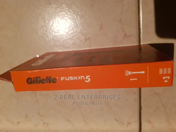 gillette-fusion-5-with-3-extra-blades-big-1