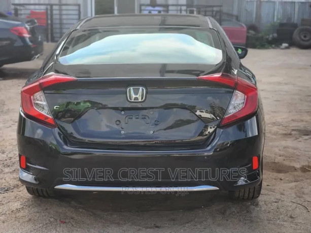 honda-civic-ex-hatchback-2019-black-big-2