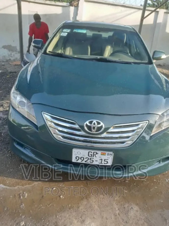 toyota-camry-2010-big-2