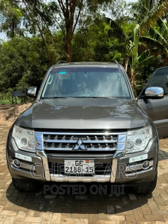 mitsubishi-pajero-2015-brown-big-3