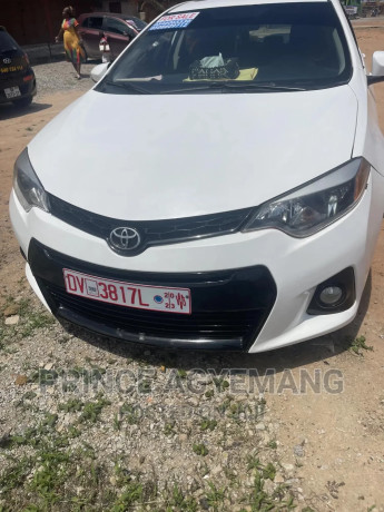 toyota-corolla-2015-white-big-0