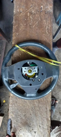 toyota-corolla-steering-wheel-airbag-available-big-1