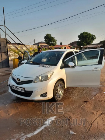 toyota-vitz-13-awd-5dr-2011-white-big-0