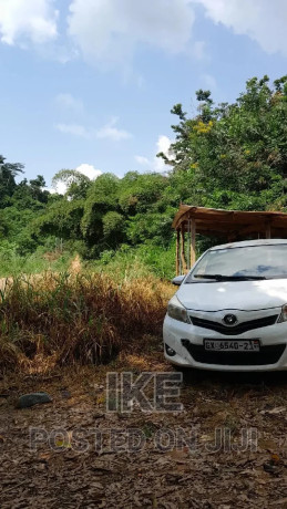 toyota-vitz-13-awd-5dr-2011-white-big-2