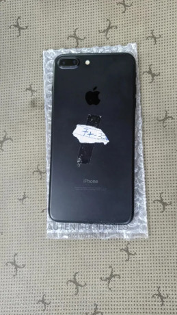 apple-iphone-7-plus-32-gb-black-big-0