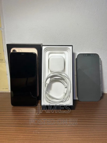 apple-iphone-11-pro-max-64-gb-gold-big-0
