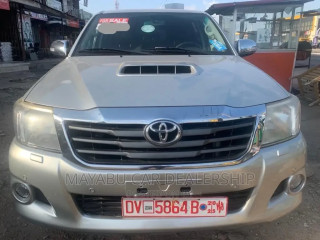 Toyota Hilux 2014 Silver