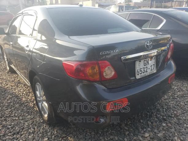 toyota-corolla-2010-gray-big-1