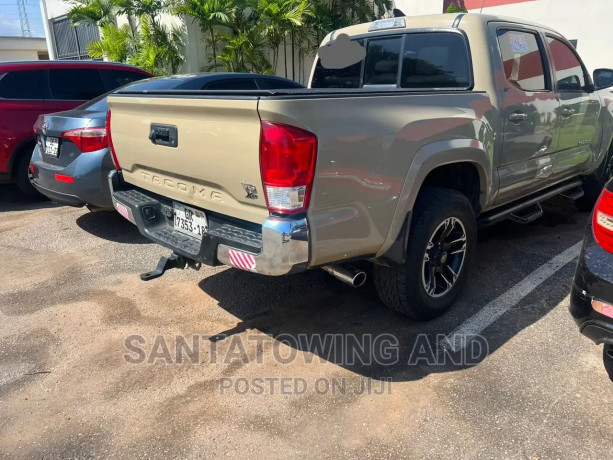 toyota-tacoma-sr-2018-brown-big-2