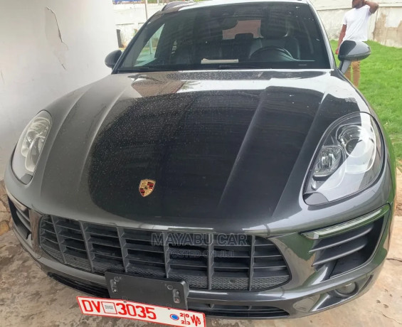 porsche-macan-2018-black-big-0