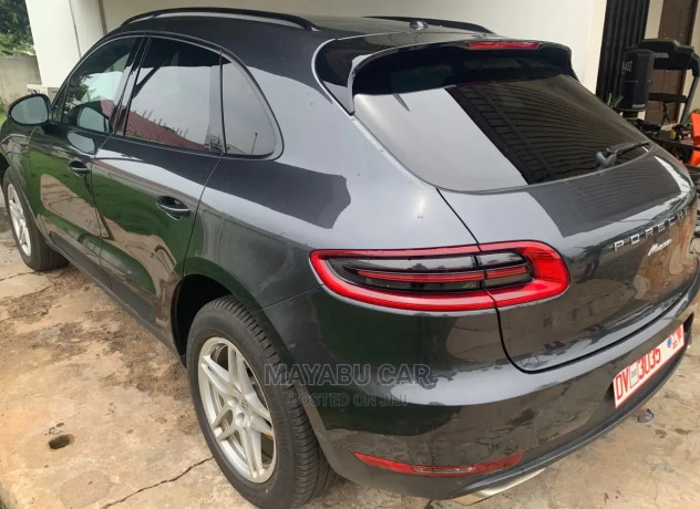 porsche-macan-2018-black-big-3