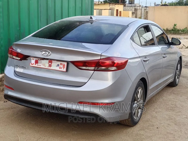 hyundai-elantra-2017-silver-big-3