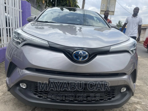 toyota-c-hr-2019-silver-big-0