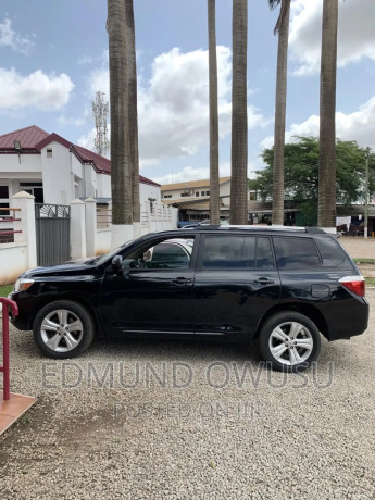 toyota-highlander-2009-black-big-3