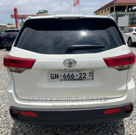 toyota-highlander-2017-white-big-1