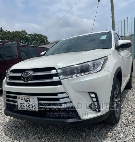 toyota-highlander-2017-white-big-0