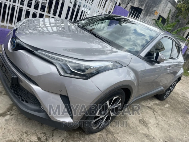 toyota-c-hr-2019-silver-big-1