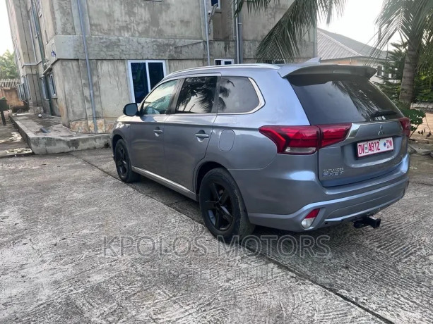 mitsubishi-outlander-20-phev-awd-2020-gray-big-1